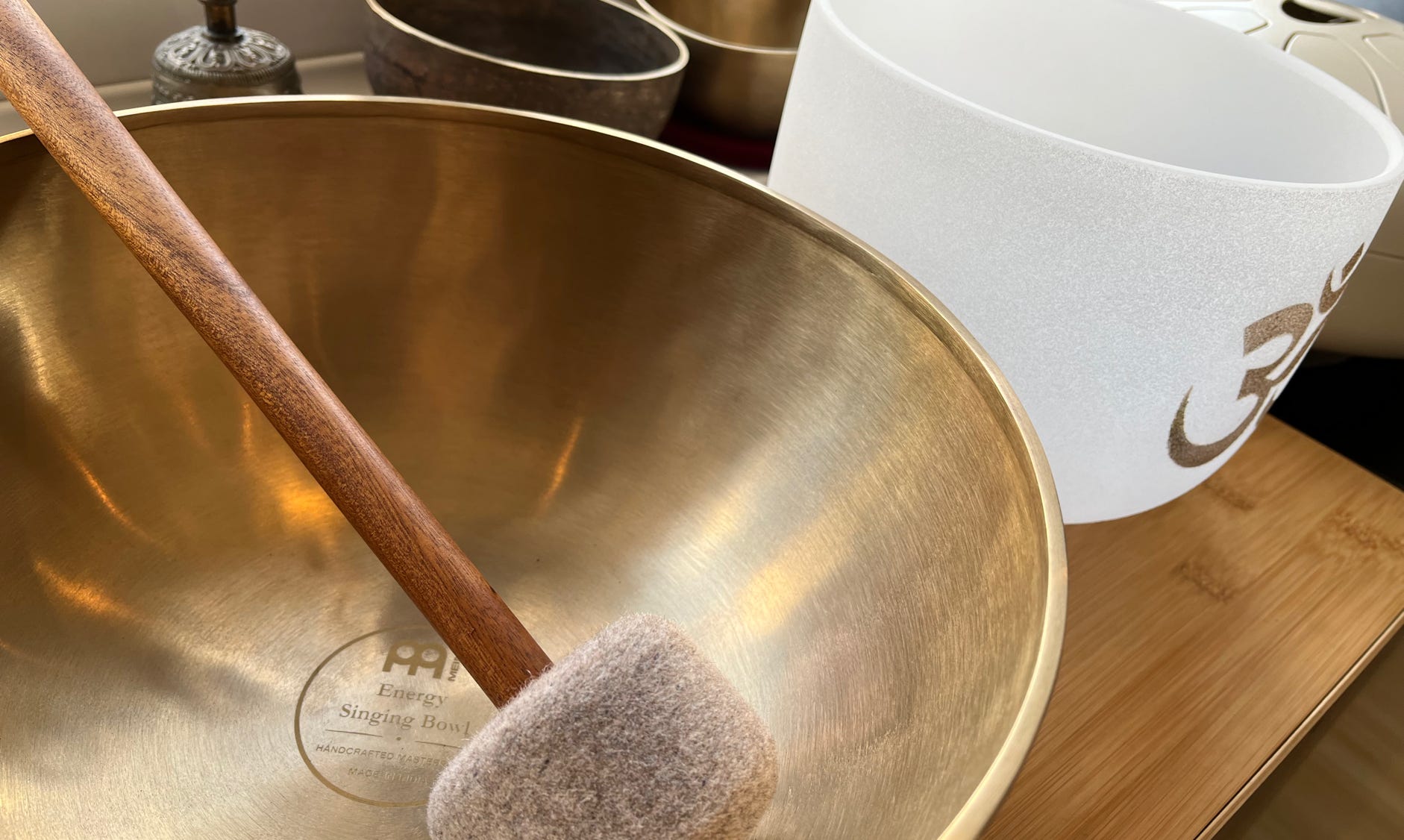 Alles was das Musikerherz begehrt. Schlagzeuge, Becken, Hardware, Cajons, Djemben, Congas, Bongos, Smallpercussion, Felle, Sticks, Schlägel, Handpans, Kalimbas, Klangschalen, Stimmgabeln